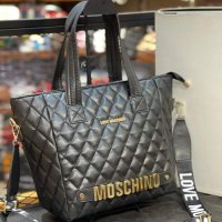 Черна чанта Moschino  код SG196, снимка 1 - Чанти - 35248349