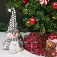 Коледен Снежен човек, С шапка в сиво и бяло, 53см, снимка 2 - Декорация за дома - 42707955