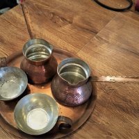 Меден сервиз за турско кафе 2 джезвета и 2 чаши с поднос, снимка 16 - Антикварни и старинни предмети - 42158913
