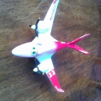 Метален модел играчка на малък двумоторен витлов самолет Чесна, снимка 3 - Колекции - 38559366