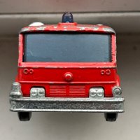 Метална количка Matchbox Fire Pumper Truck в мащаб 1:104, снимка 11 - Колекции - 39835603