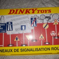Dinky Toys Penneaux De Signalisation Routiere., снимка 1 - Колекции - 36988351