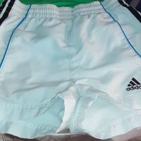 Adidas къси гьщи, снимка 1 - Детски къси панталони - 37034624