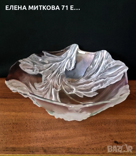 Дълбока кристална купа/фруктиера в цвят светъл аметист с обемни релефни матирани елементи, снимка 1