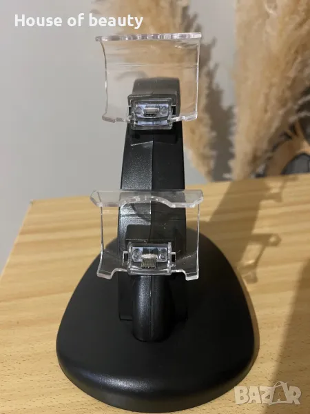 Зарядно за джойстици PS4, снимка 1