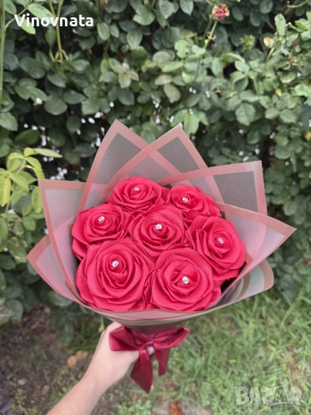 Букет 7 сатенени рози с камъчета , снимка 1