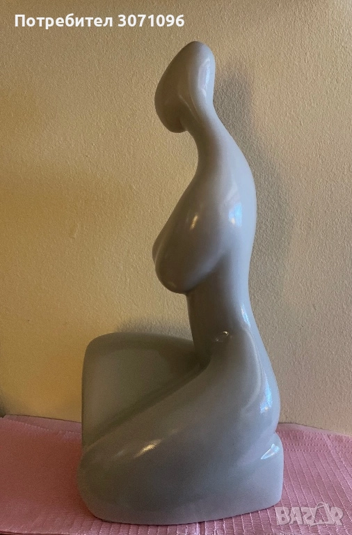 Търся същата статуетка женска фигура керамична порцеланова фигура друг цвят за размяна или покупка, снимка 1
