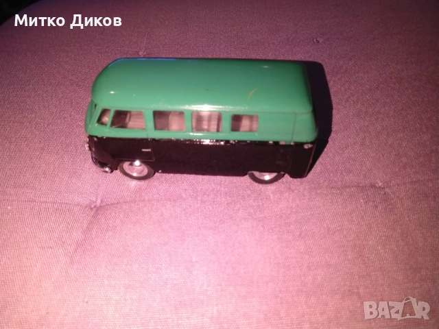 Модел: Volkswagen Classical Bus Производител: Kinsmart Мащаб: 1/32