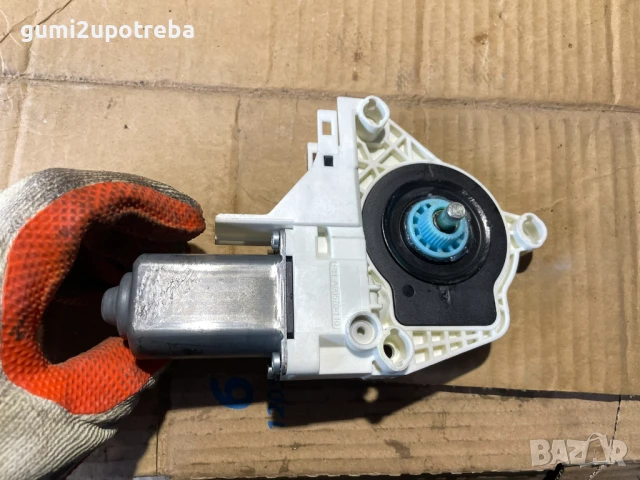 Моторче Стъклоповдигач Предна Лява 8K0959801B Porsche Cayenne 3.0D 92A/2012г, снимка 3 - Части - 50812547