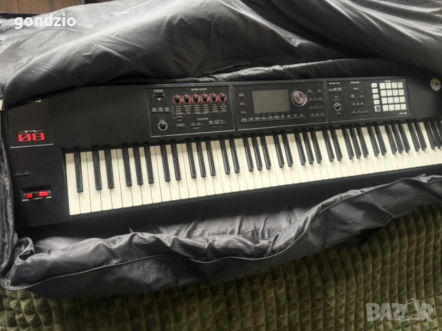 Продавам Roland FA-08