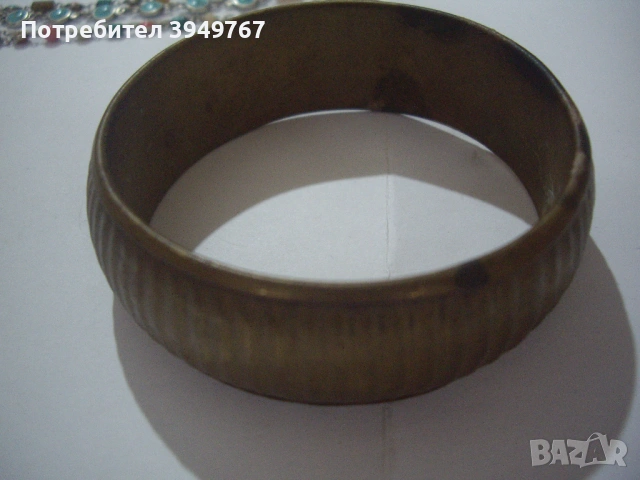 Стара бронзова гривна