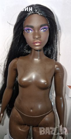 закръглена, колекционерска кукла Барби Лукс Симонheadswaped Barbie Looks Simone , снимка 3 - Кукли - 42721626