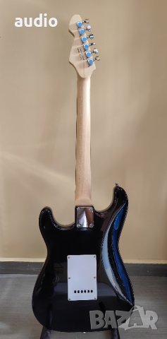 Електрическа китара черен цвят, снимка 2 - Китари - 42840152