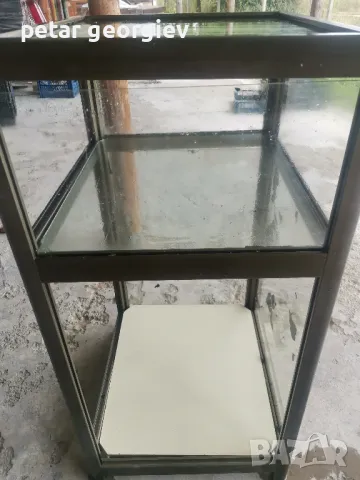 продавам витрина