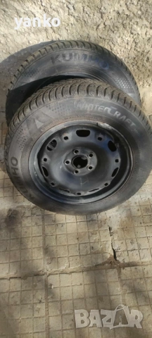 Зимни гуми Кумхо с джанти 165/70/14 - 8мм, снимка 5 - Гуми и джанти - 52411266