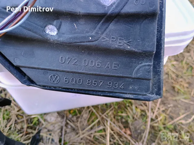 Дясно странично огледало елЕктрическо ляво Volkswagen Polo Hatchback IV  2001-2005, снимка 2 - Части - 48921009