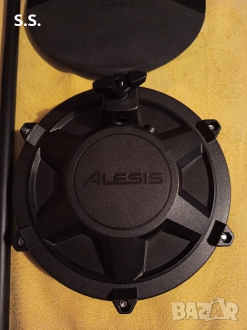 Пад за електронни барабани Alesis, снимка 5 - Ударни инструменти - 52856802