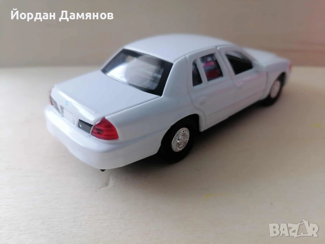 Форд Краун Виктория '99г. в мащаб 1:34 , снимка 4 - Колекции - 52214145