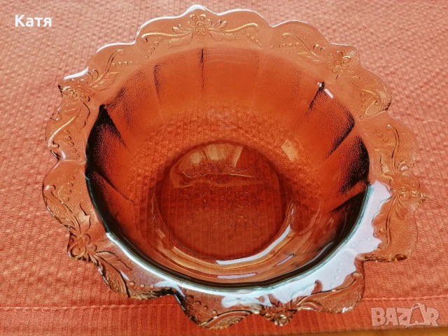 Винтидж преливаща кехлибарена купа