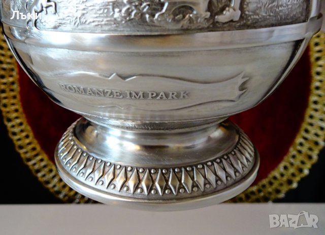 Халба от калай с три романтични релефни картини. , снимка 5 - Антикварни и старинни предмети - 44240275