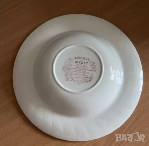 Комплект от 6 винтажни чинии  Myott Tonquin  бяло-червена  керамика, Англия, 1982 г., снимка 3 - Чинии - 47286952