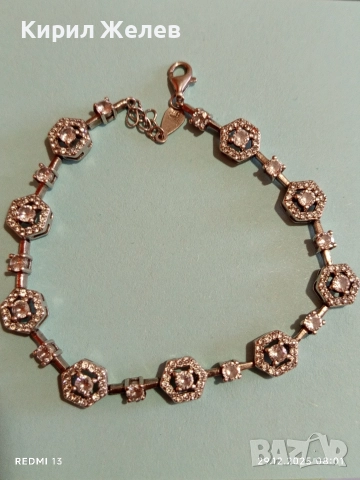 Сребърна гривна обсипана с цирконий който озаряват бижуто с изключителен блясък и сияйност 40565