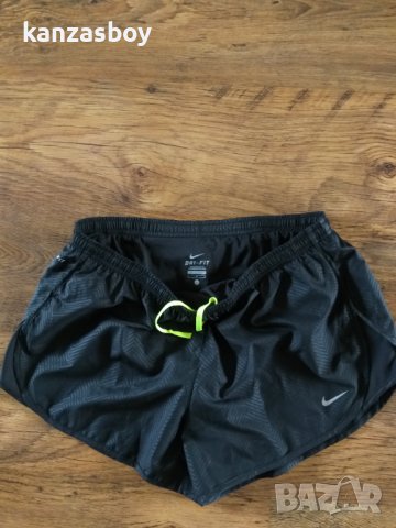 nike Modern Embossed Tempo Shorts - страхотни дамски шорти КАТО НОВИ, снимка 5 - Спортни екипи - 37552629