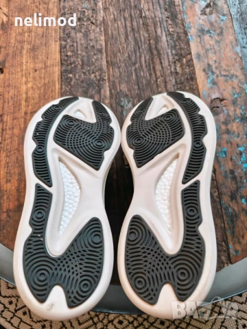 4F Robert Lewandowski original , 42 номер 27 см стелка , снимка 3 - Маратонки - 54154184