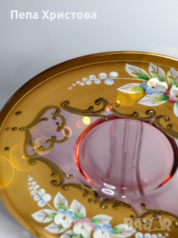 Чаша за чай от бохемски розов кристал с пищна позлата и флорални мотиви. , снимка 3 - Чаши - 51863034