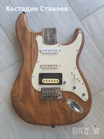 Продавам тяло и три грифа за китара