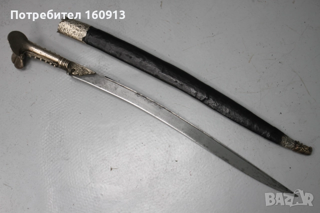 Стар османски балкански сребърен ятаган. Сребърна дръжка.