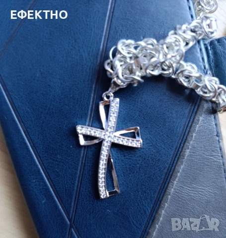 Масивен сребърен ланец с кръст. В кутия.