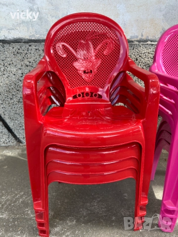 Малки детски столчета за парти - 8 броя, червени и розови, снимка 2 - Други - 52846395
