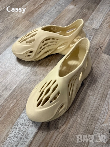 Adidas Yeezy foam runner, снимка 2 - Други - 52666634