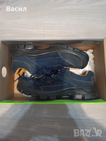 Обувки за работа и туризъм