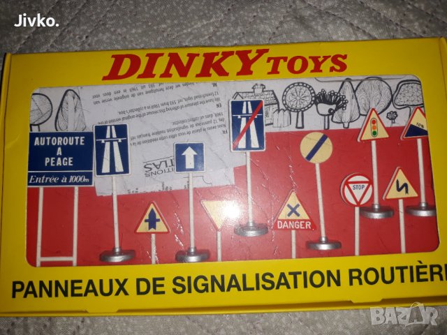 Dinky Toys Penneaux De Signalisation Routiere.