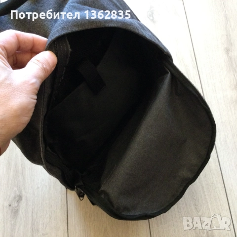 НОВА оригинална тъмно сива водоустойчива раница EASTPAK от Германия, снимка 9 - Раници - 52525477
