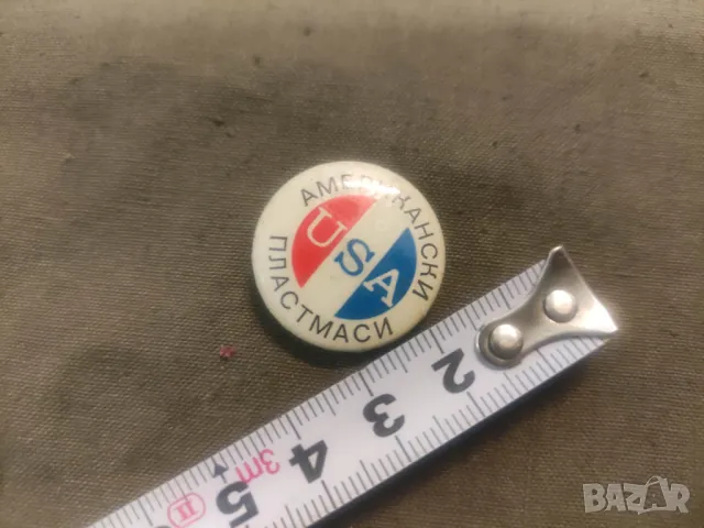 Продавам значка Американски пластмаси USA 1963