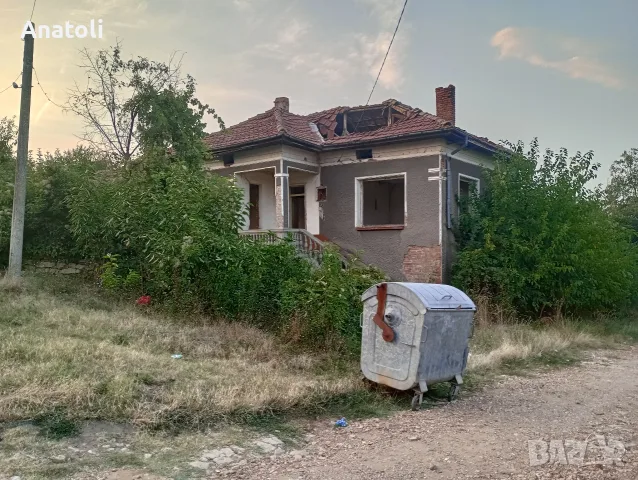 Къща с двор с. Славяни- Общата площ на имота е 1799 кв.м., снимка 2 - Къщи - 49441252
