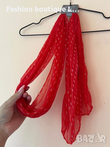 Нов червен шал с етикета със сребърни чертички като десен ❤️, снимка 4 - Шалове - 51920940