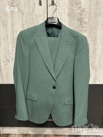 Официален костюм