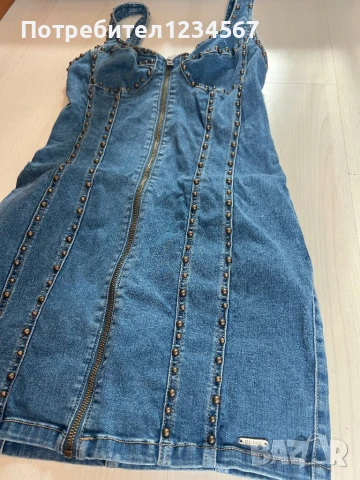 НОВА дънкова рокля GUESS-оригинал на под половин цена, снимка 4 - Рокли - 51397097