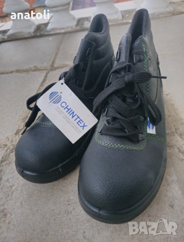 Чисто нови обувки от Германия 44N. Работи , снимка 2 - Мъжки боти - 52179616