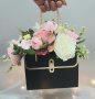 Луксозна чантичка със златисти елементи и цветя, снимка 6