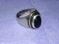 Стар АНГЛИЙСКИ СРЕБЪРЕН СКЪПОЦЕНЕН ПРЪСТЕН СРЕБРО ВИСОКА ПРОБА с РЪЧНО ШЛИФОВАН ЧЕРЕН ОНИКС 40637, снимка 2