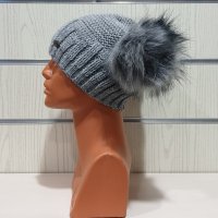 Нова зимна дамска шапка с 2 помпона/пуха Силвър стар, снимка 8 - Шапки - 30844325