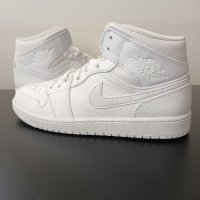 Нови Nike Air Jordan 1 MID Triple White Номерация 44.5, снимка 2 - Маратонки - 42828724