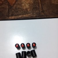 ПРОМО Качественни метални черни капачки за вентили винтили с емблема среден пръст за кола автомобил, снимка 4 - Аксесоари и консумативи - 31165411