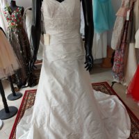 изчистена дизайнерска булчинска рокля, снимка 6 - Сватбени рокли - 37697528