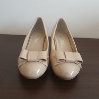 Нови Дамски обувки с нисък ток (35), снимка 2 - Дамски обувки на ток - 33696758